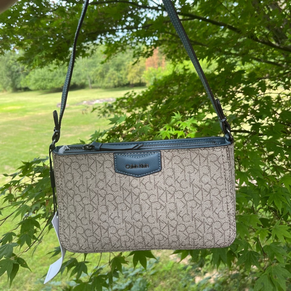 Calvin Klein Lucy‎ Triple Compartment Shoulder Bag Blue gift